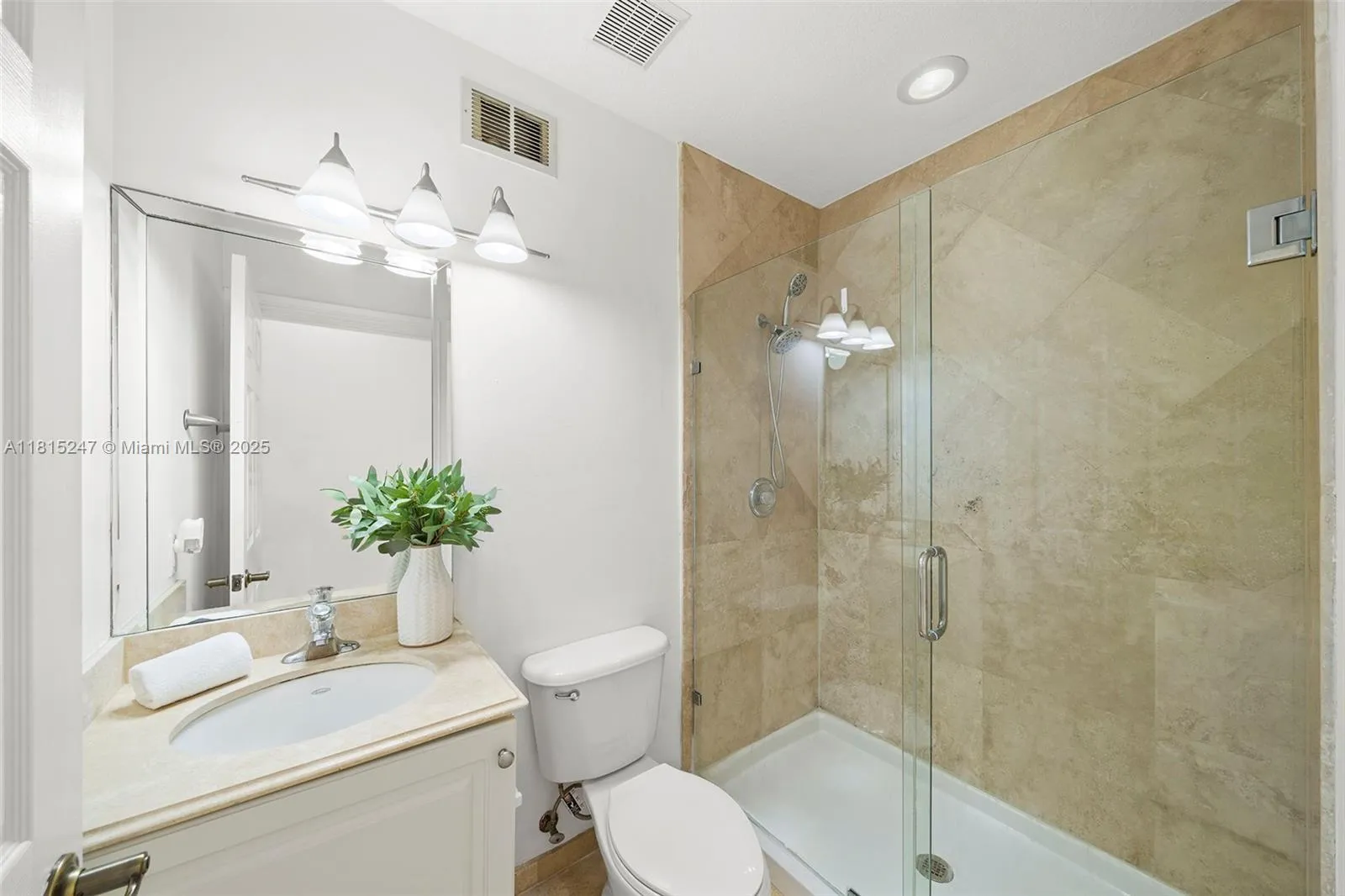 Coral Gables, Florida 33134, United States, 4 Bedrooms Bedrooms, ,4 BathroomsBathrooms,Residential,Active,144779