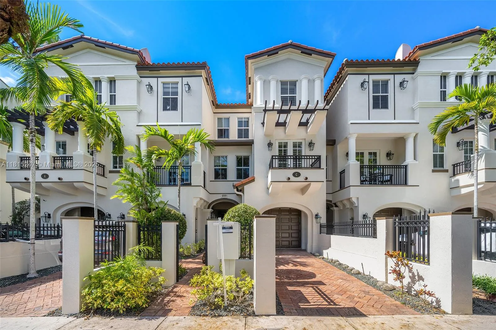 Coral Gables, Florida 33134, United States, 4 Bedrooms Bedrooms, ,4 BathroomsBathrooms,Residential,Active,144779