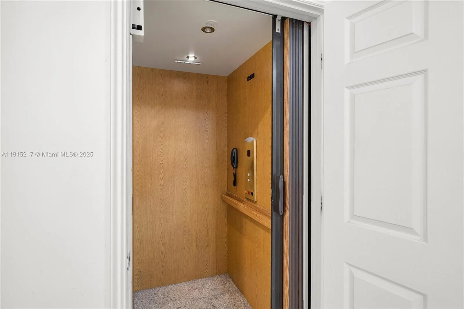 Coral Gables, Florida 33134, United States, 4 Bedrooms Bedrooms, ,4 BathroomsBathrooms,Residential,Active,144779