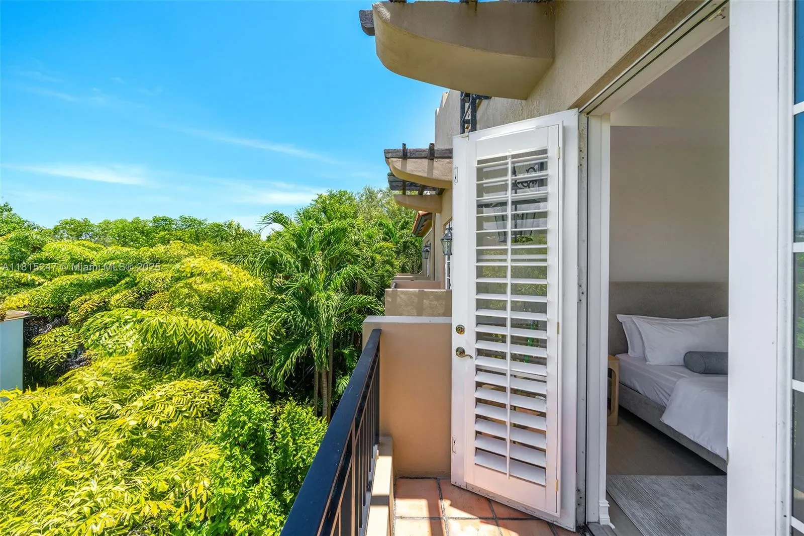 Coral Gables, Florida 33134, United States, 4 Bedrooms Bedrooms, ,4 BathroomsBathrooms,Residential,Active,144779