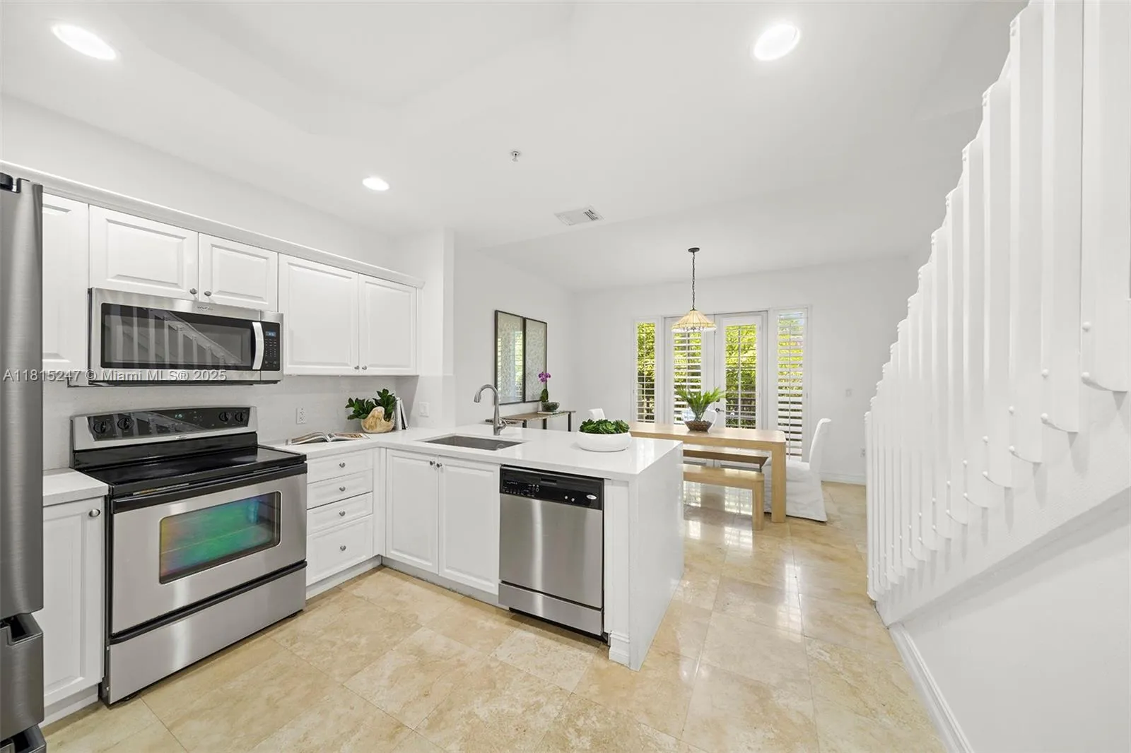 Coral Gables, Florida 33134, United States, 4 Bedrooms Bedrooms, ,4 BathroomsBathrooms,Residential,Active,144779