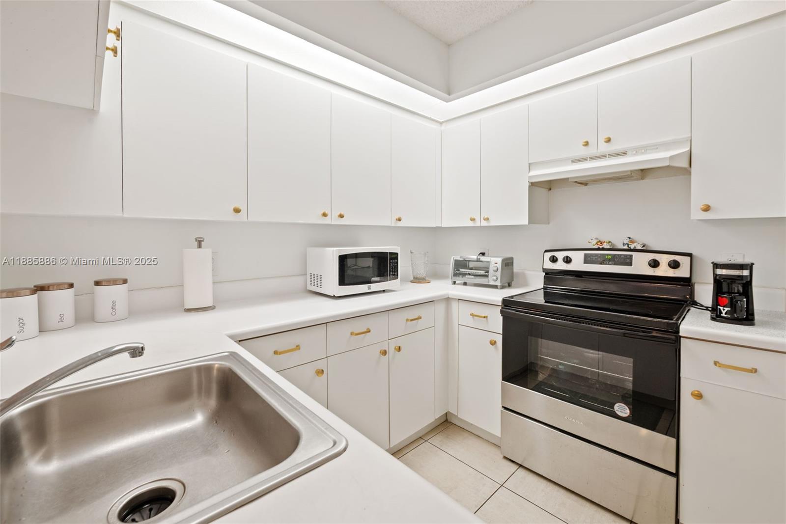 PLYMOUTH AT CENTURY VILLA - Residential