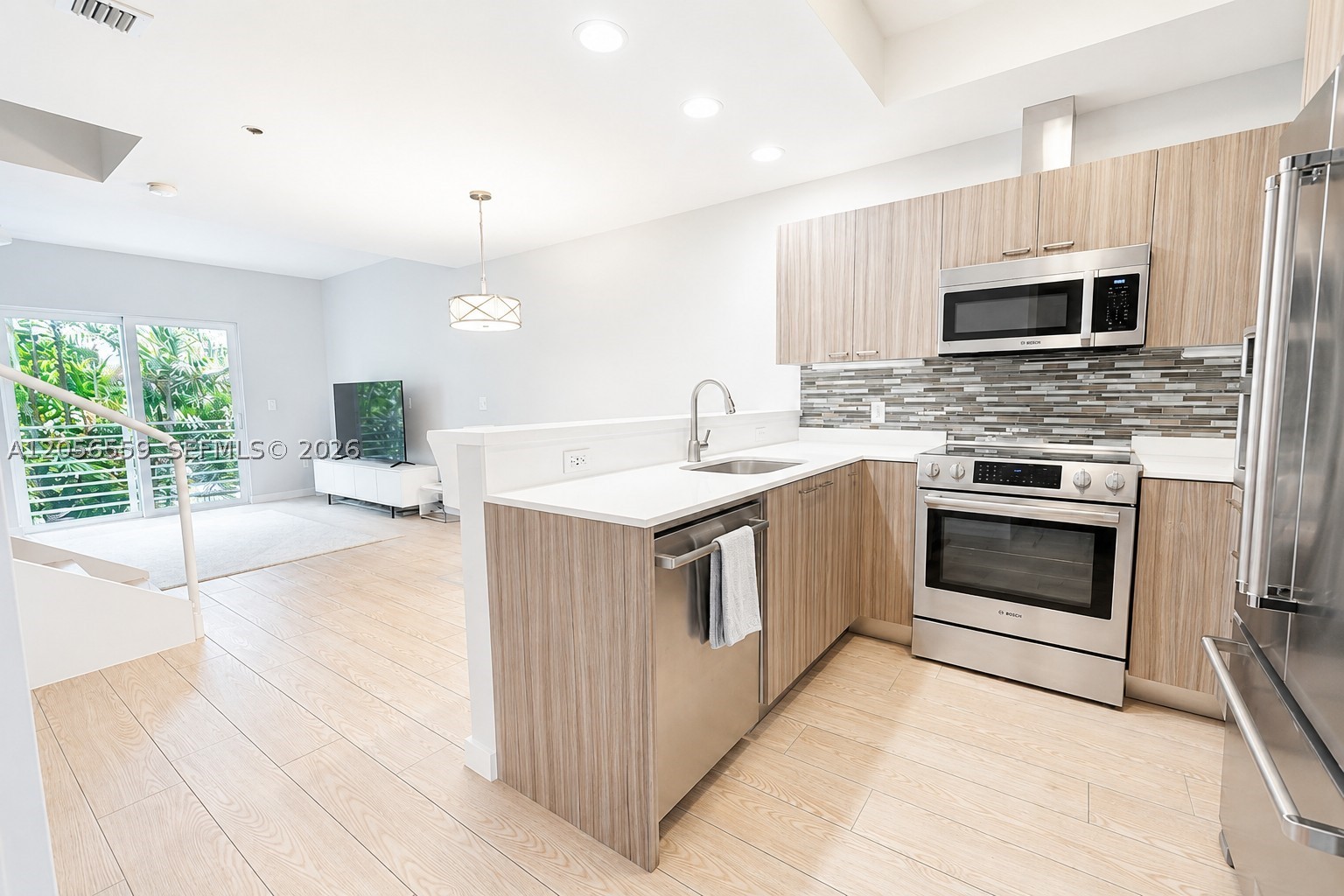 619 Meridian Ave 4