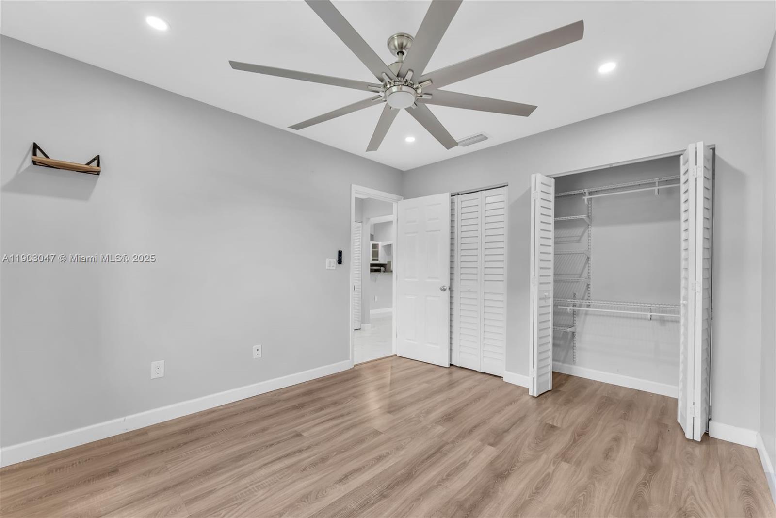 FIRST IMPRESSIONS II - Residential