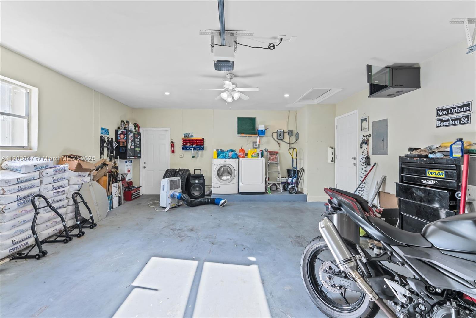 FIRST IMPRESSIONS II - Residential