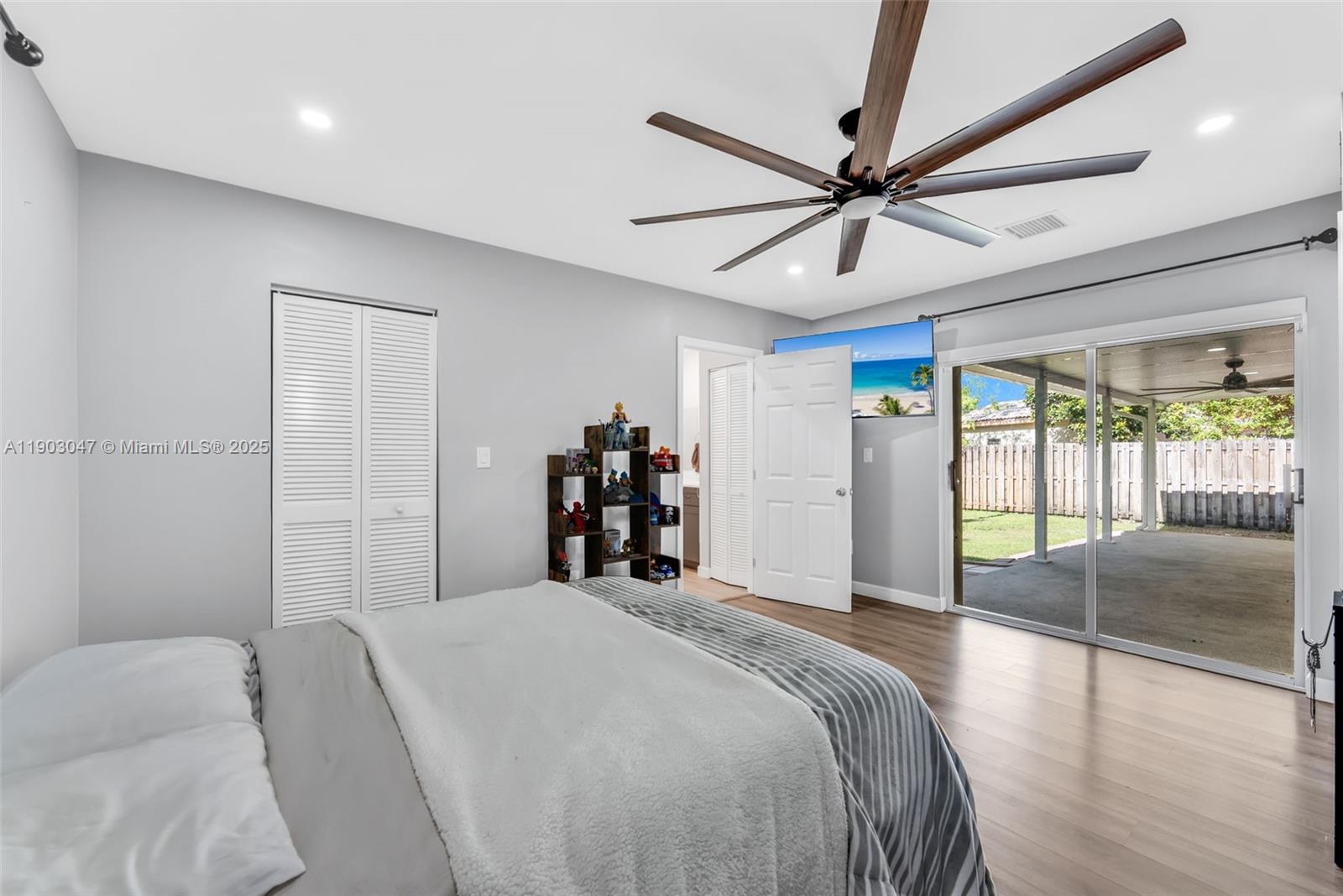 FIRST IMPRESSIONS II - Residential