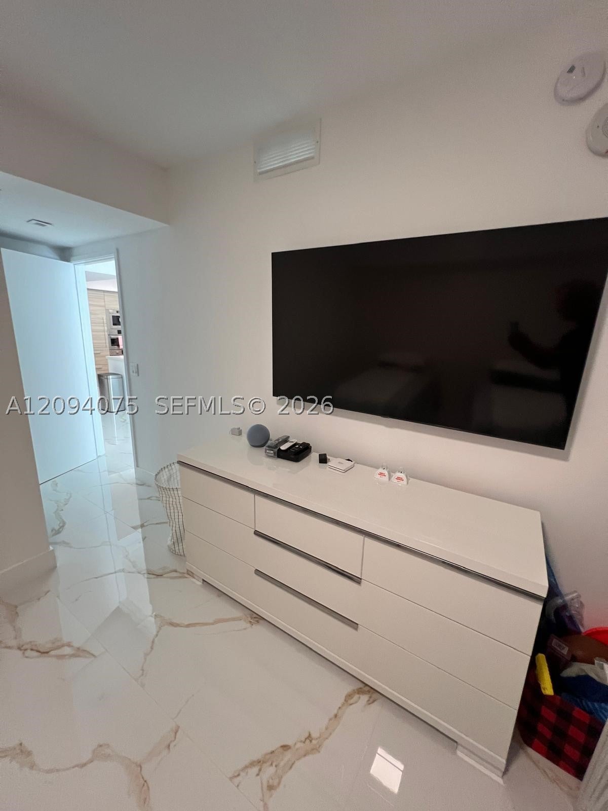 View photos, virtual tours, details... 300 Sunny Isles Blvd 4-1504