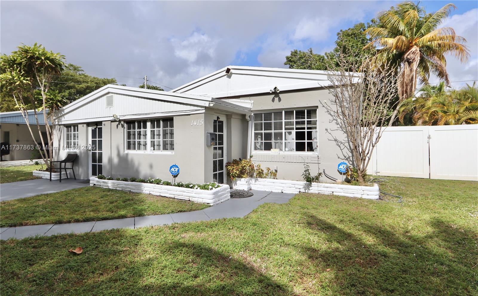 Property for Sale at 1415 Ne 179th St, North Miami Beach, Miami-Dade County, Florida - Bedrooms: 2 
Bathrooms: 2  - $469,900
