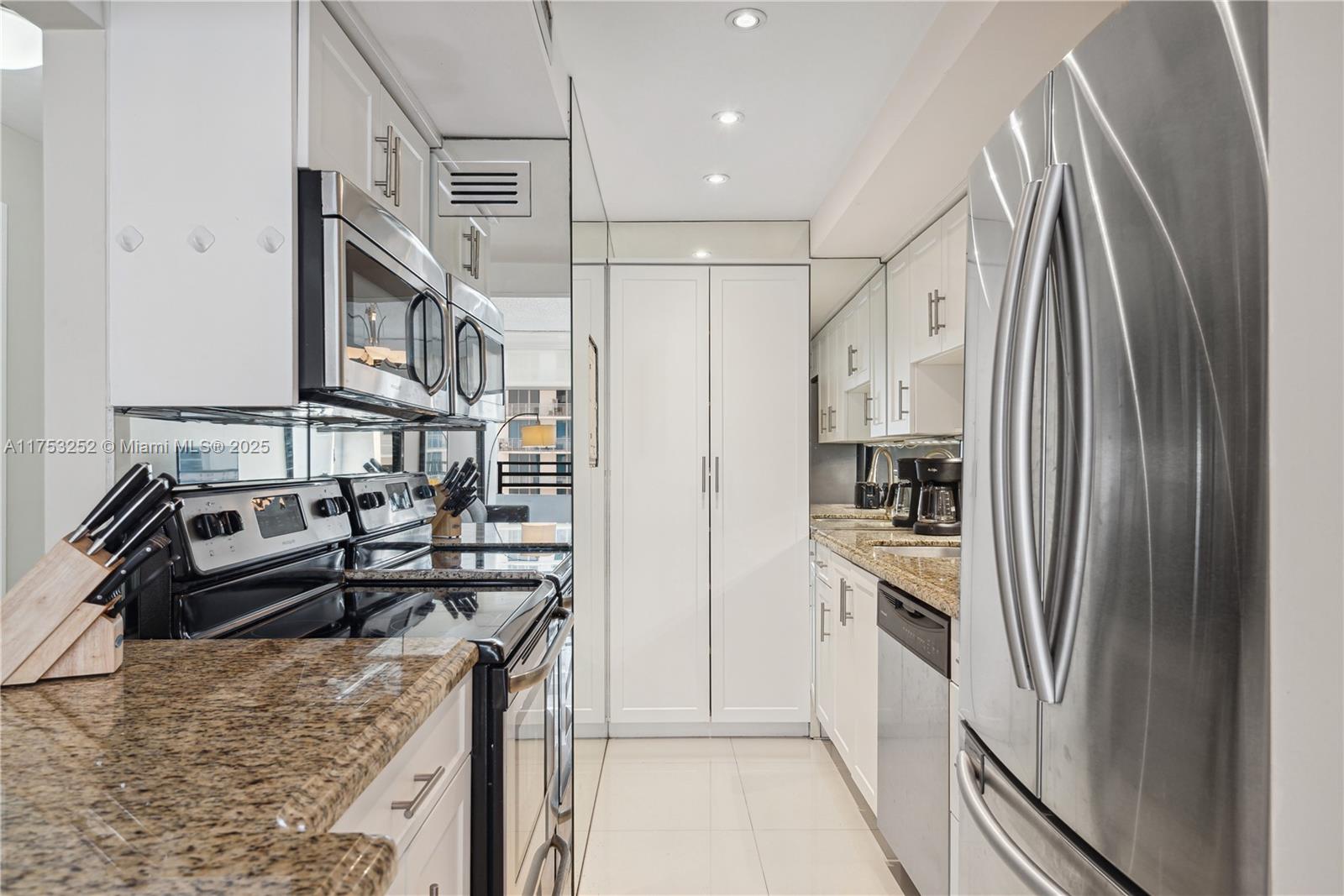 ALEXANDER TOWERS - Residential Lease