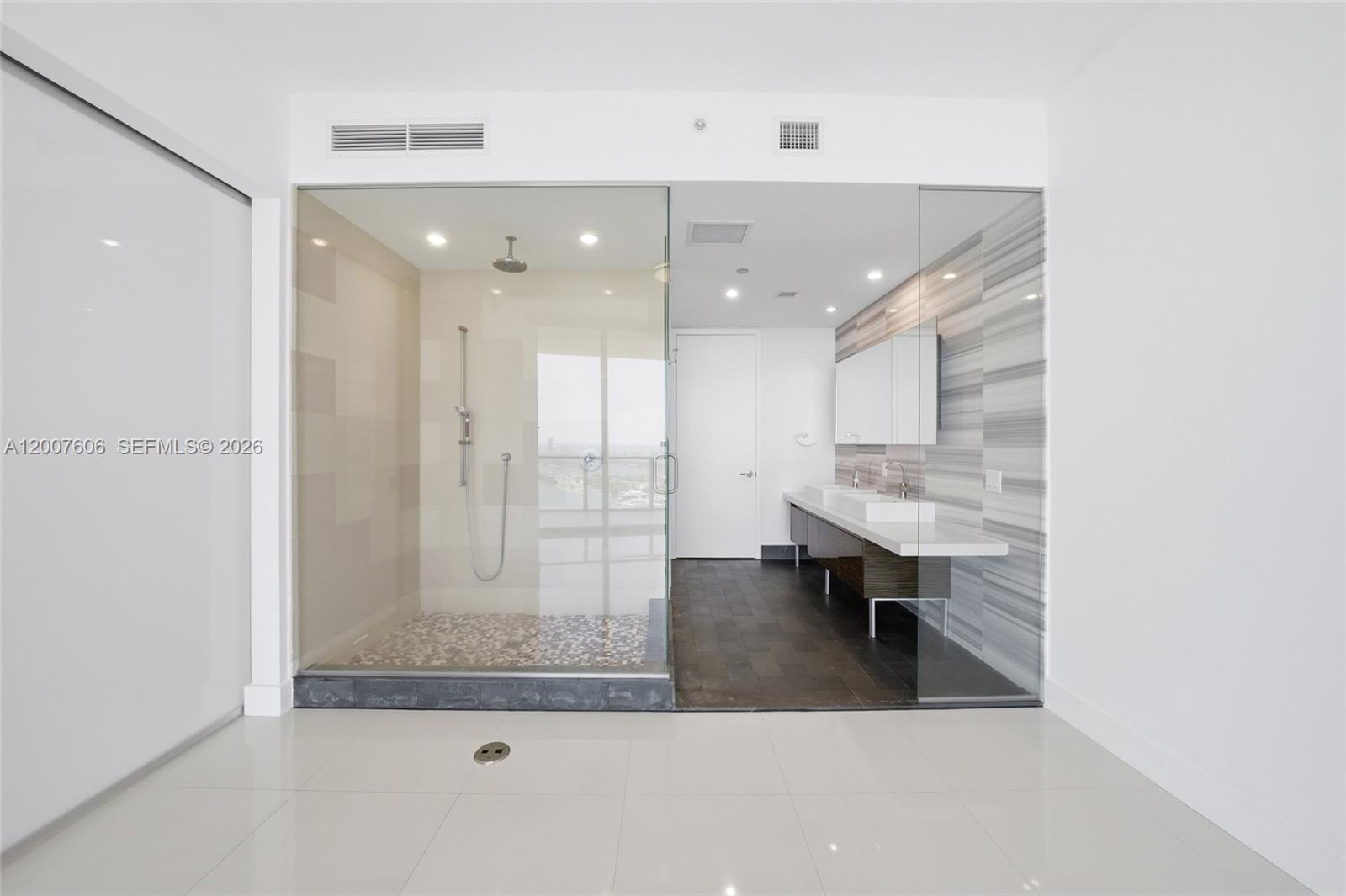 MARQUIS CONDO - Residential