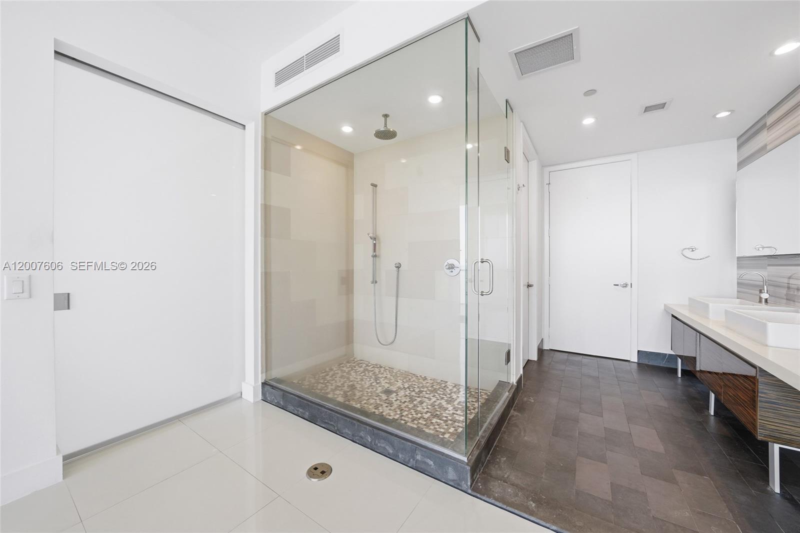 MARQUIS CONDO - Residential