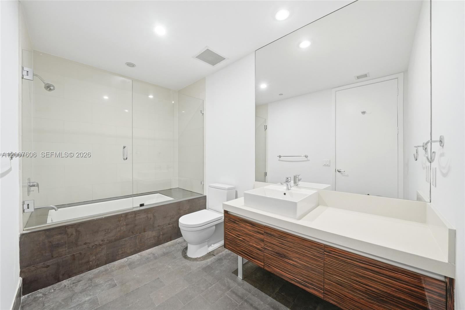 MARQUIS CONDO - Residential