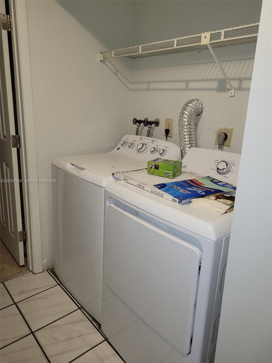 COUNTRY LAKE MANORS TOWNH - Residential