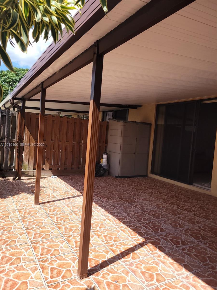 COUNTRY LAKE MANORS TOWNH - Residential