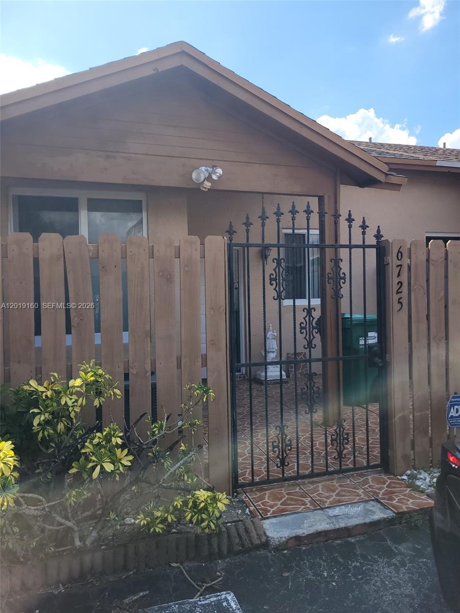 COUNTRY LAKE MANORS TOWNH - Residential