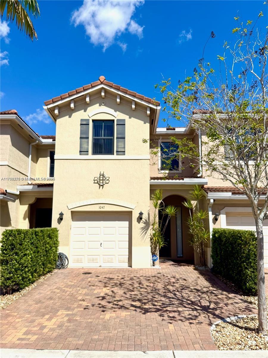 1047 NW 33rd Mnr