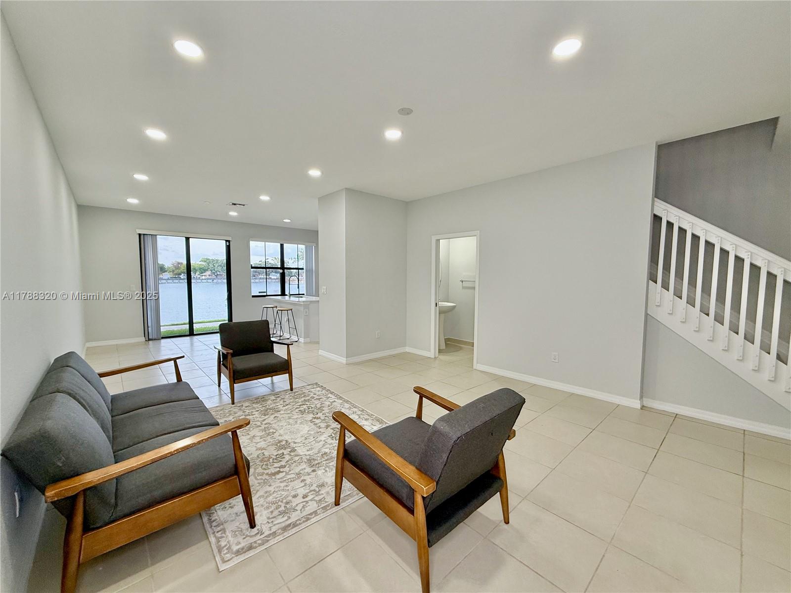 1047 NW 33rd Mnr