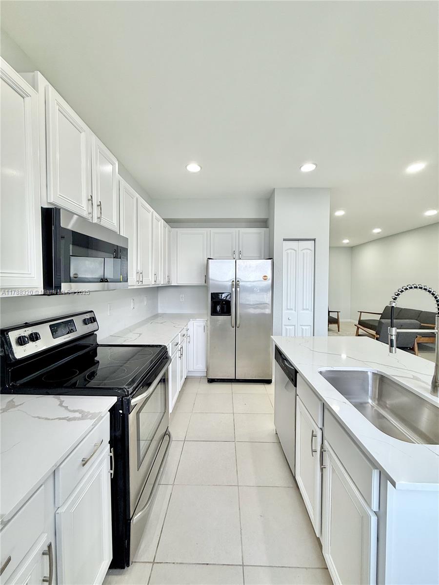 1047 NW 33rd Mnr