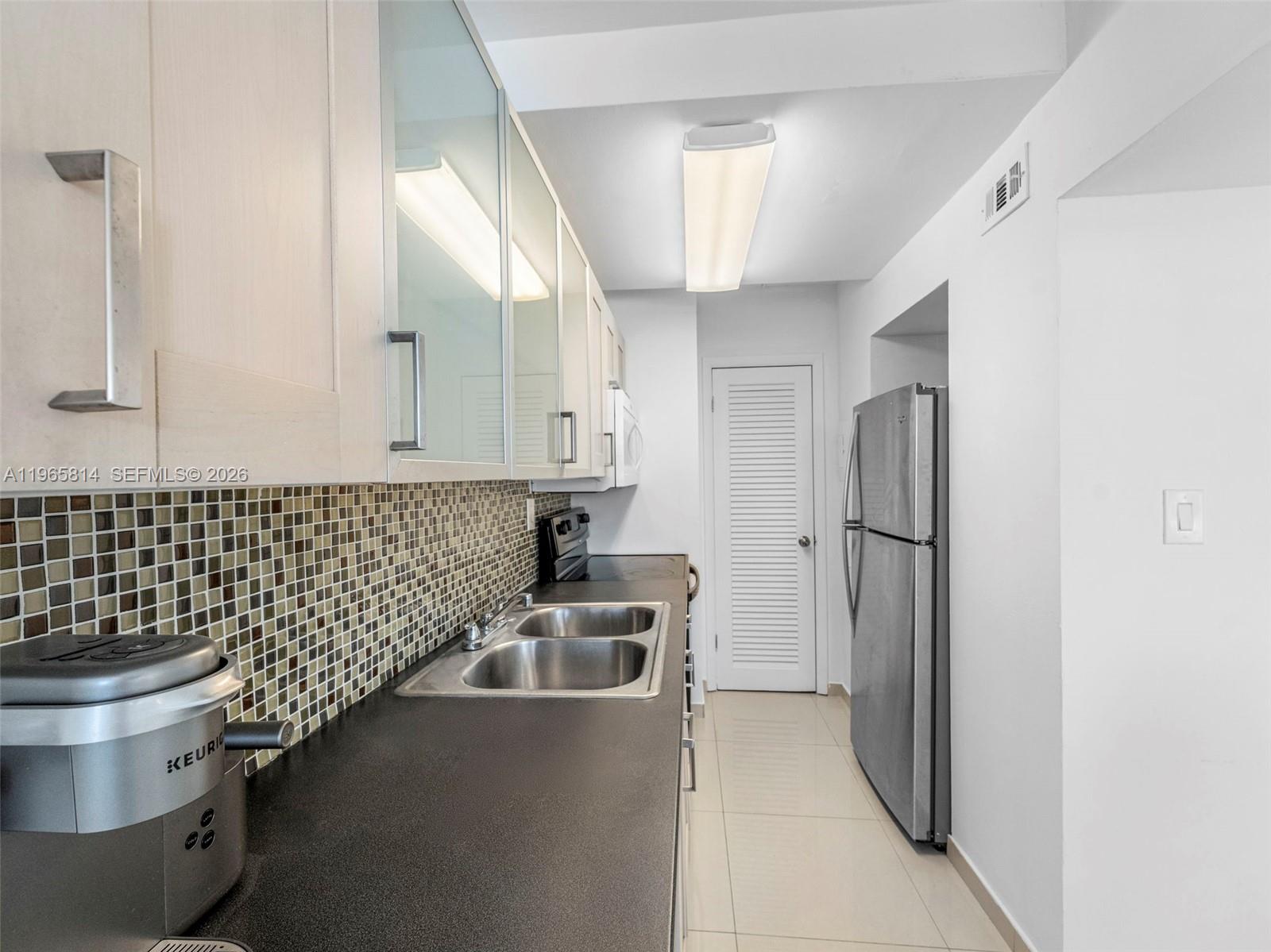 THE DECOPLAGE CONDO - Residential