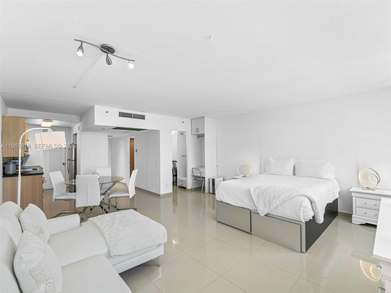 THE DECOPLAGE CONDO - Residential