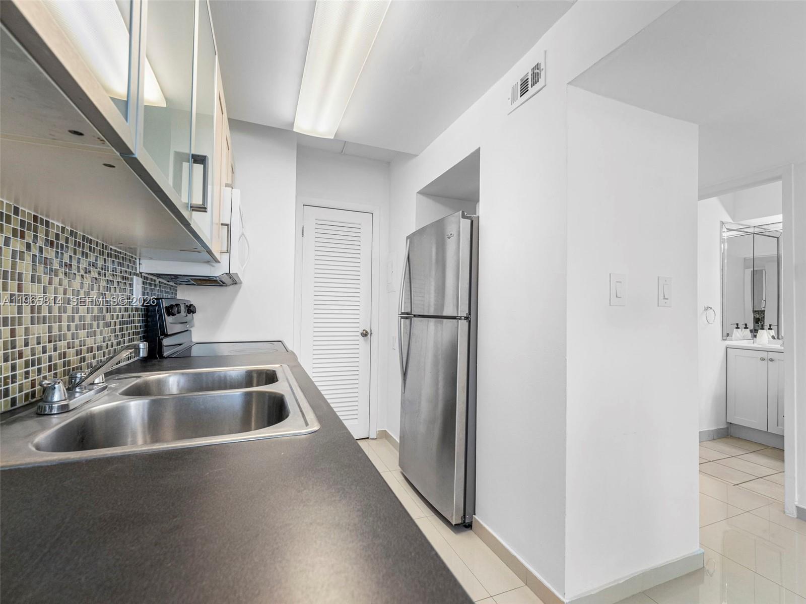 THE DECOPLAGE CONDO - Residential