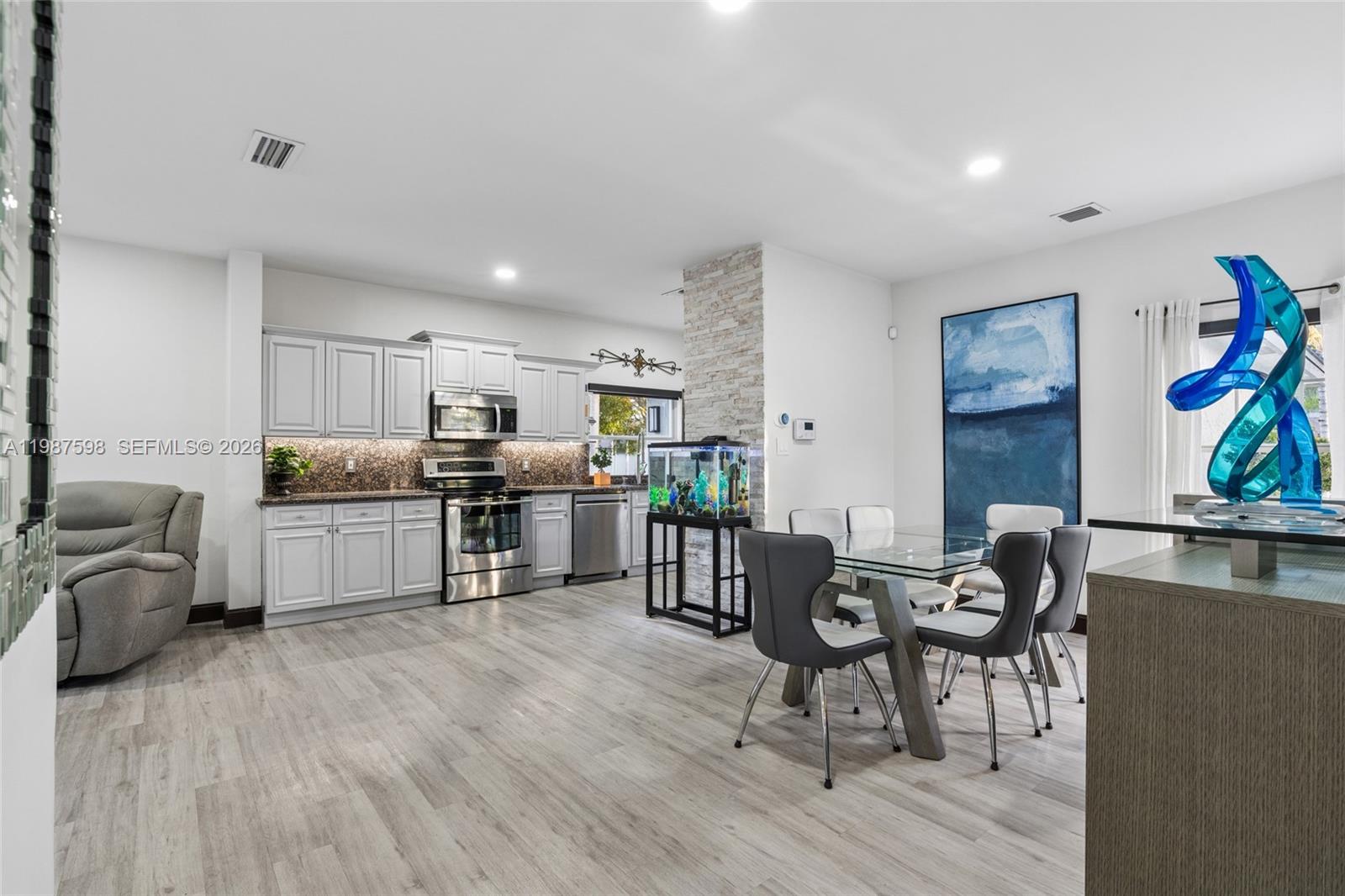 SILVER LAKES PHASE III - Residential Lease