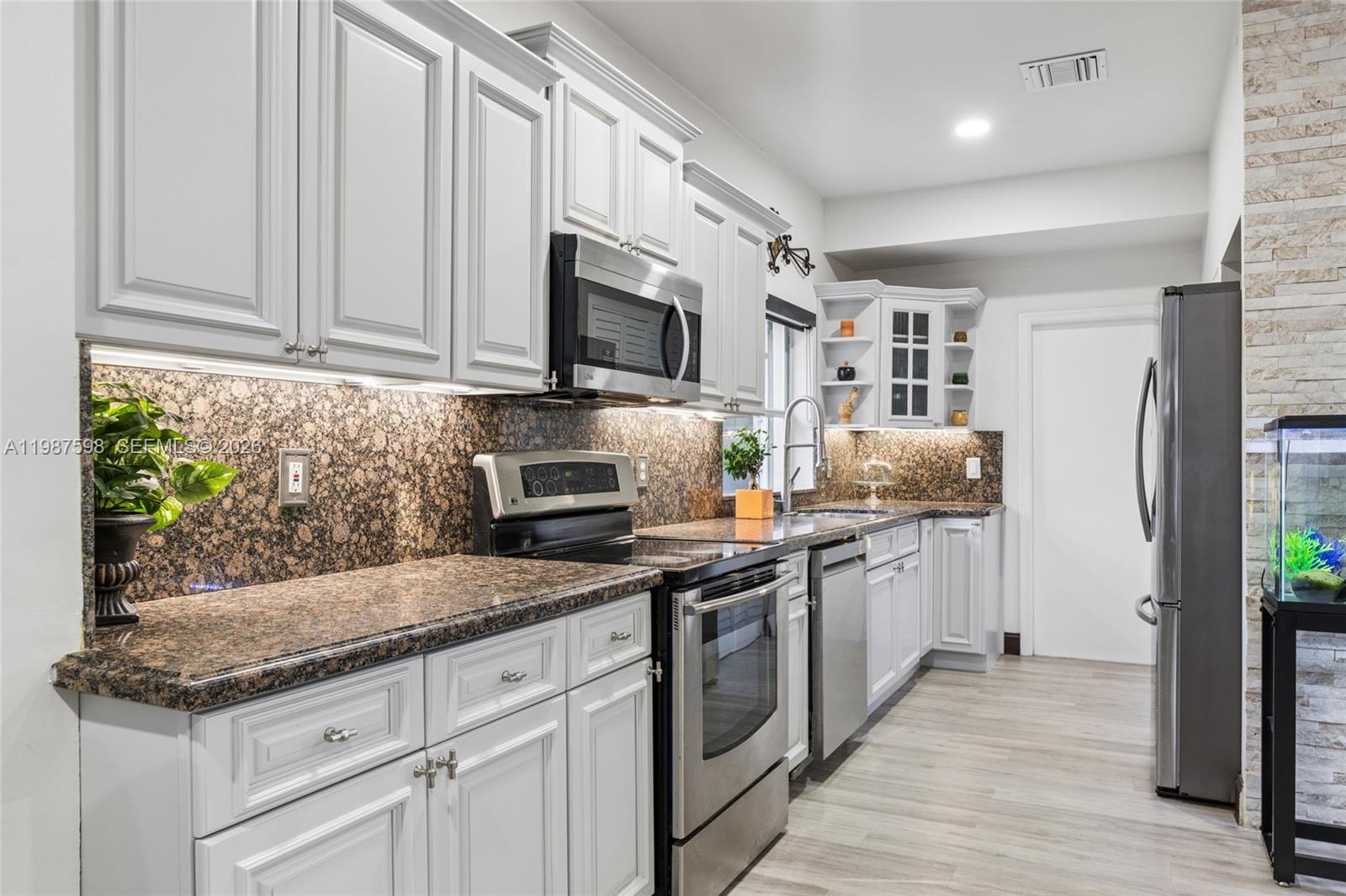 SILVER LAKES PHASE III - Residential Lease