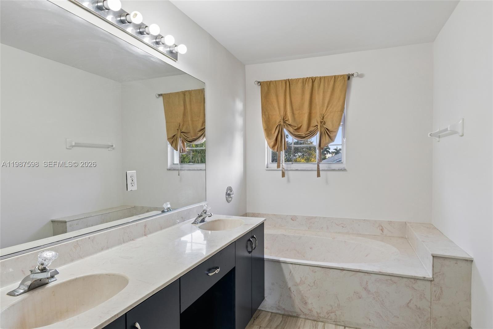 SILVER LAKES PHASE III - Residential Lease