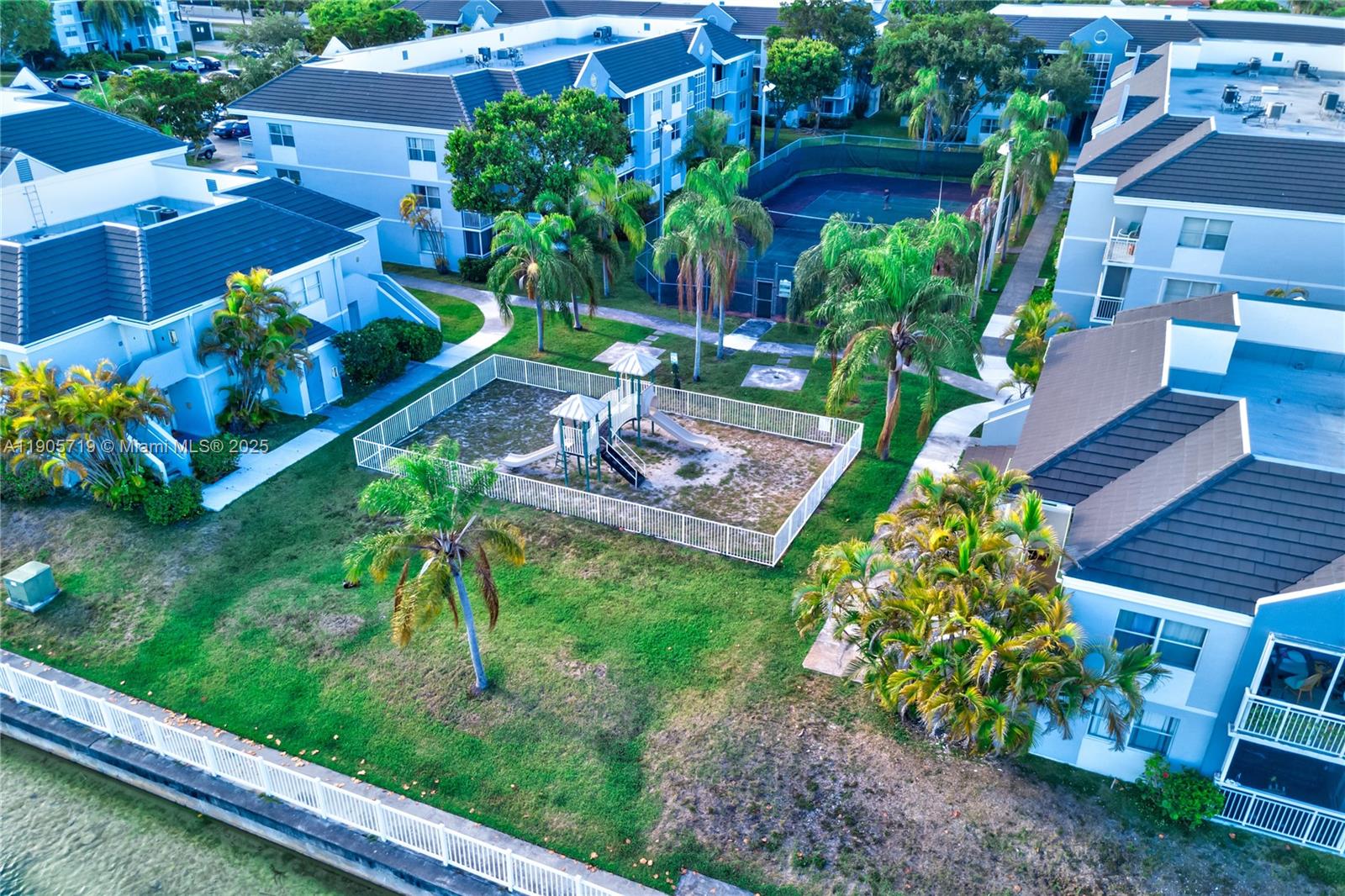 LE CLUB AT OLD CUTLER CON - Residential Lease