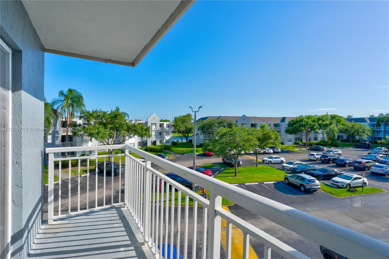 LE CLUB AT OLD CUTLER CON - Residential Lease