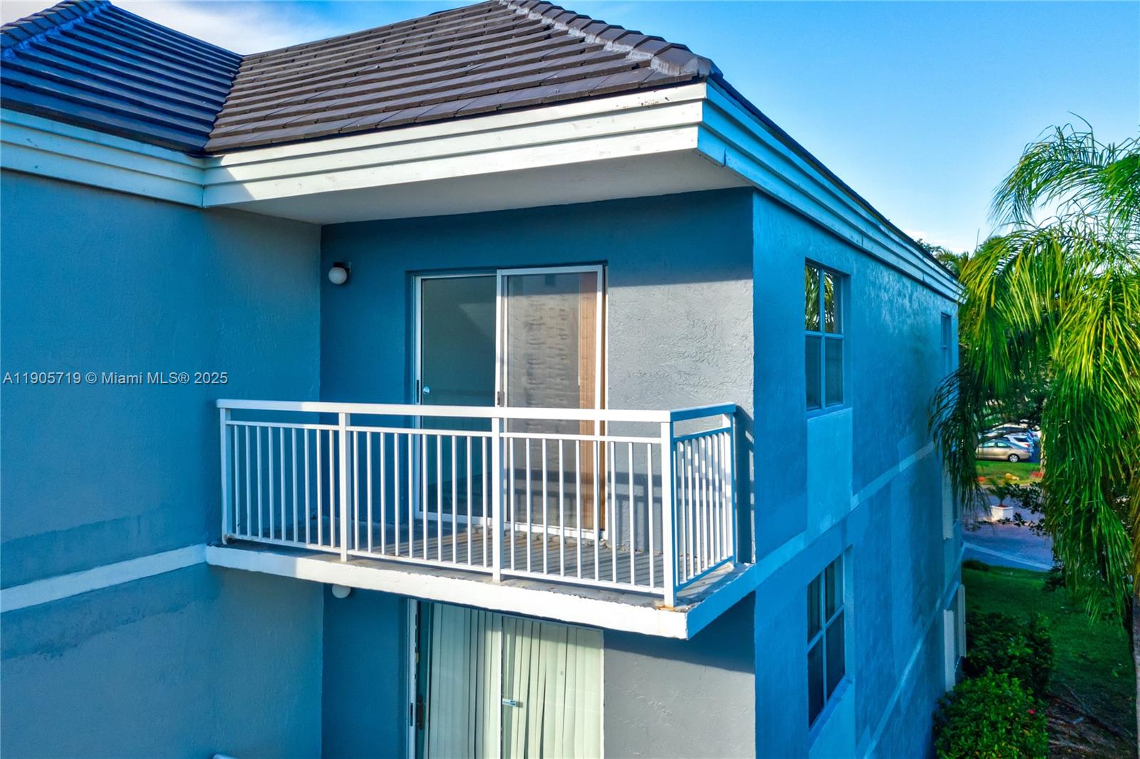 LE CLUB AT OLD CUTLER CON - Residential Lease