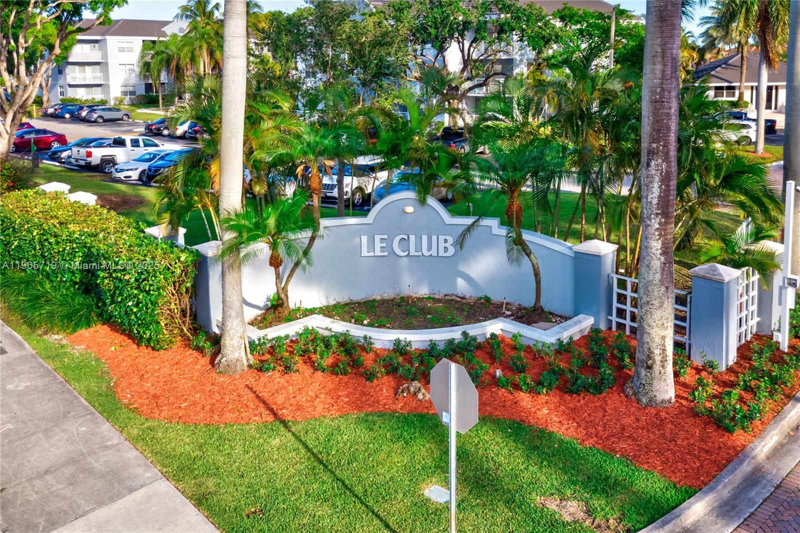 LE CLUB AT OLD CUTLER CON - Residential Lease