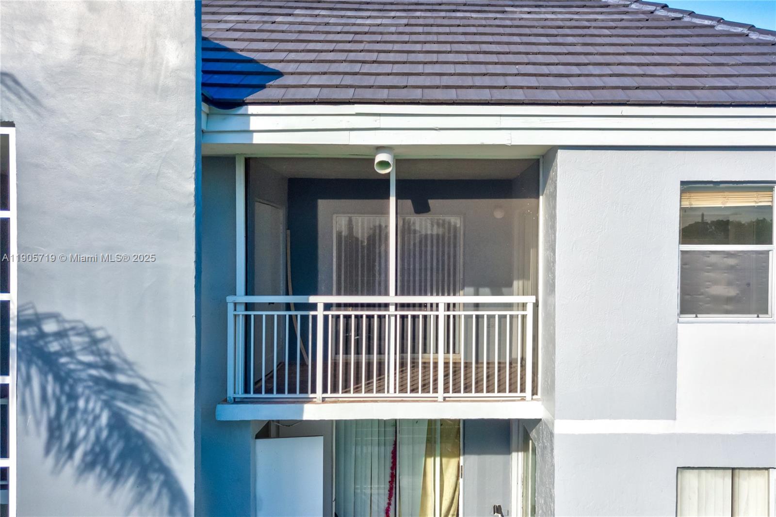 LE CLUB AT OLD CUTLER CON - Residential Lease