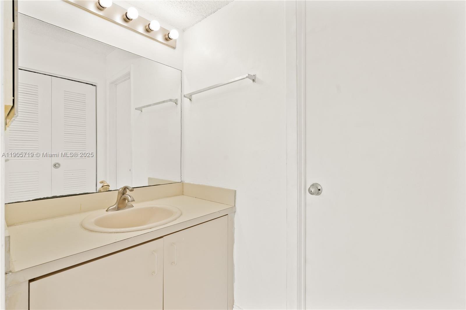 LE CLUB AT OLD CUTLER CON - Residential Lease