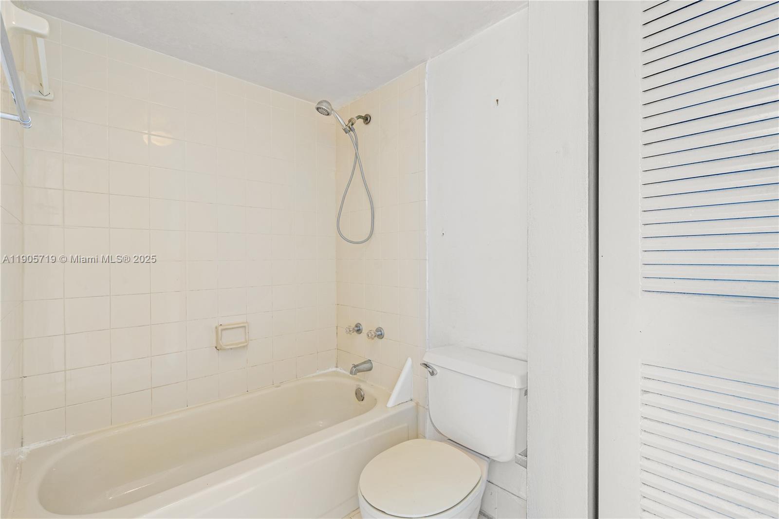 LE CLUB AT OLD CUTLER CON - Residential Lease