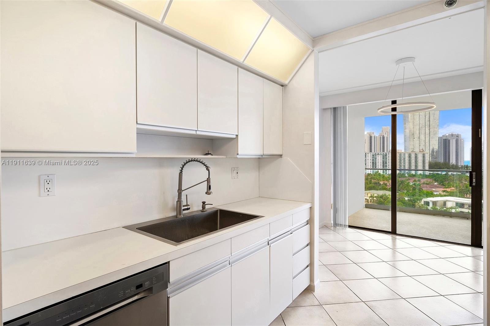 TURNBERRY ISLE CONDO - Residential Lease