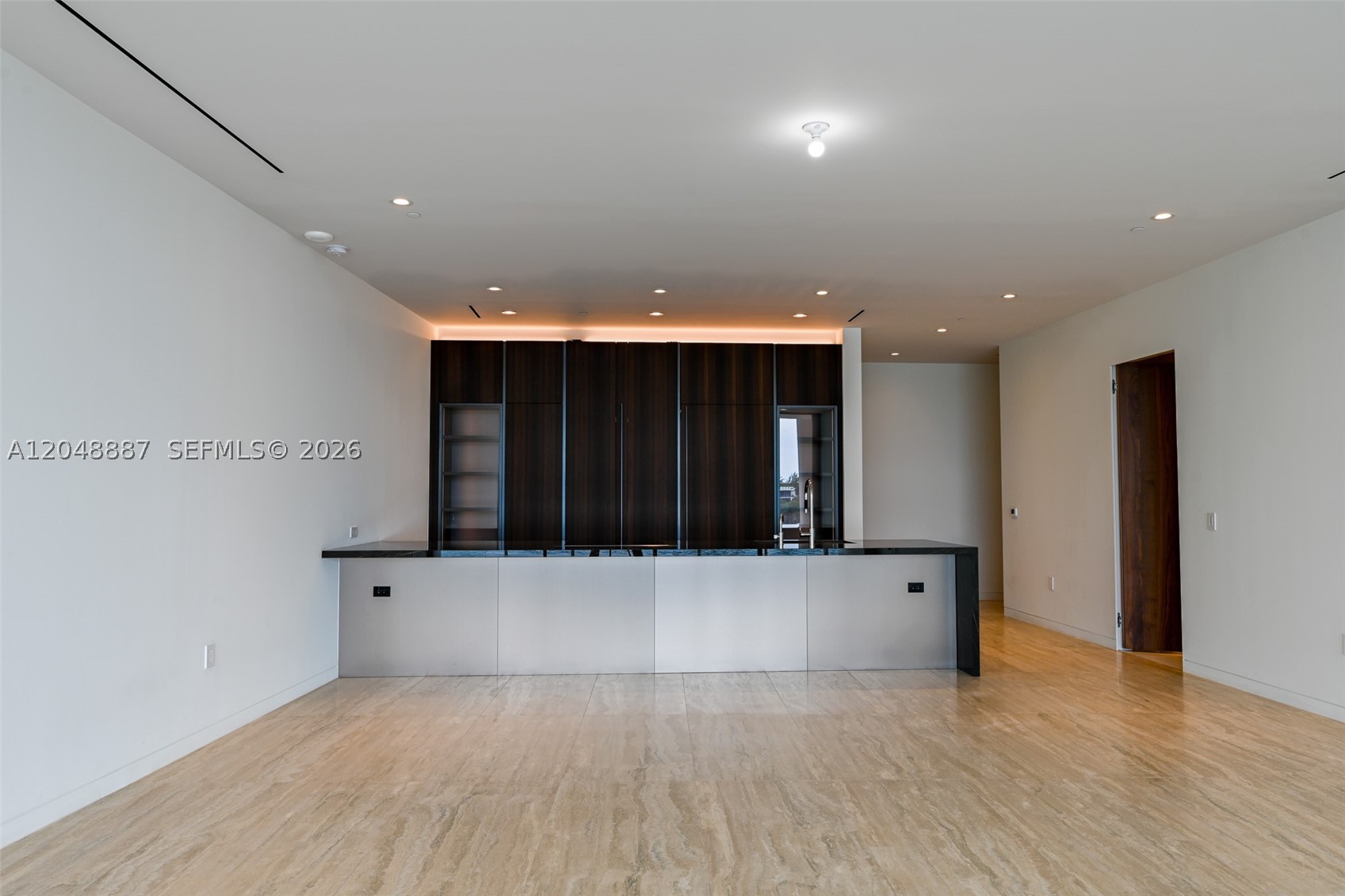 5 Grove Isle Dr L404