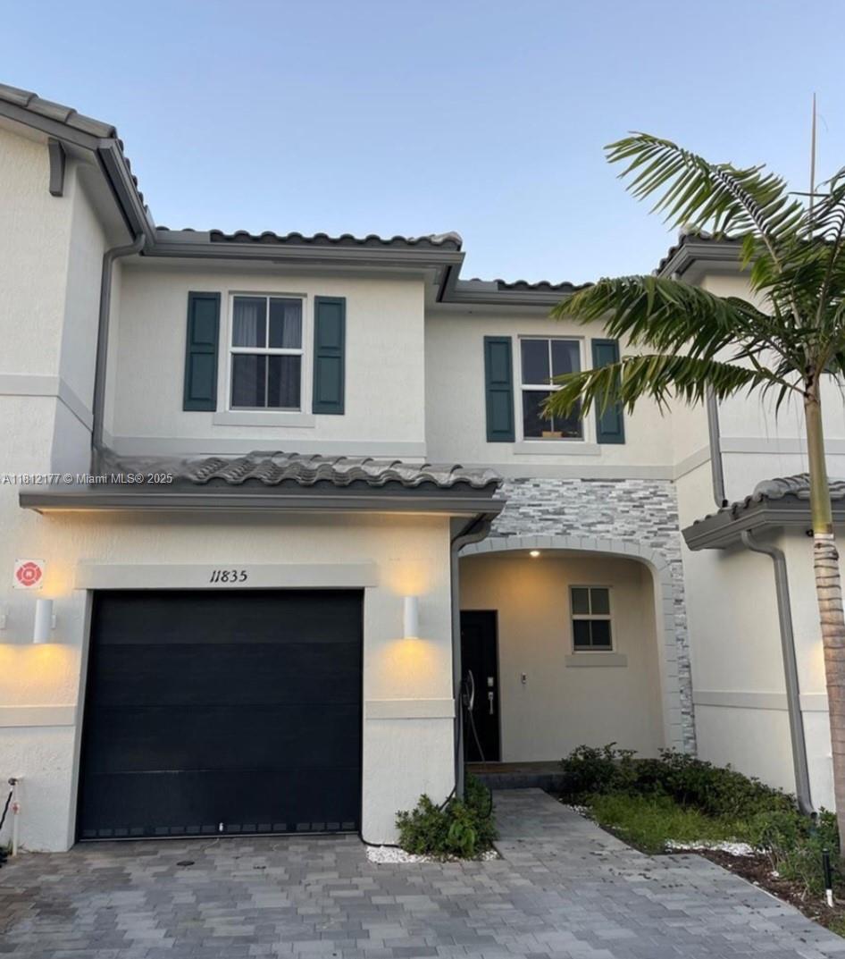 Discover this spectacular home situated in a prestigious area with excellent schools. This move-in-ready property features 3 bedrooms, 2.5 bathrooms, and a functional layout. The kitchen shines with stainless steel appliances, ample cabinetry, and waterfall countertops. The spacious living and dining areas provide comfort. Entertain your guests in your private backyard. It's close to restaurants, shopping centers, cultural attractions, and offers easy highway access. Don’t miss out! *Must see the property*