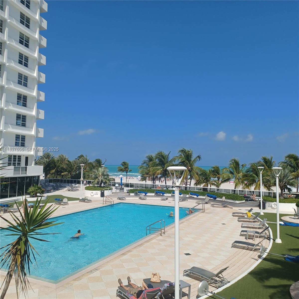 THE DECOPLAGE CONDO - Residential Lease