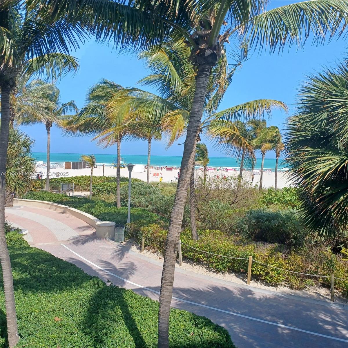 THE DECOPLAGE CONDO - Residential Lease