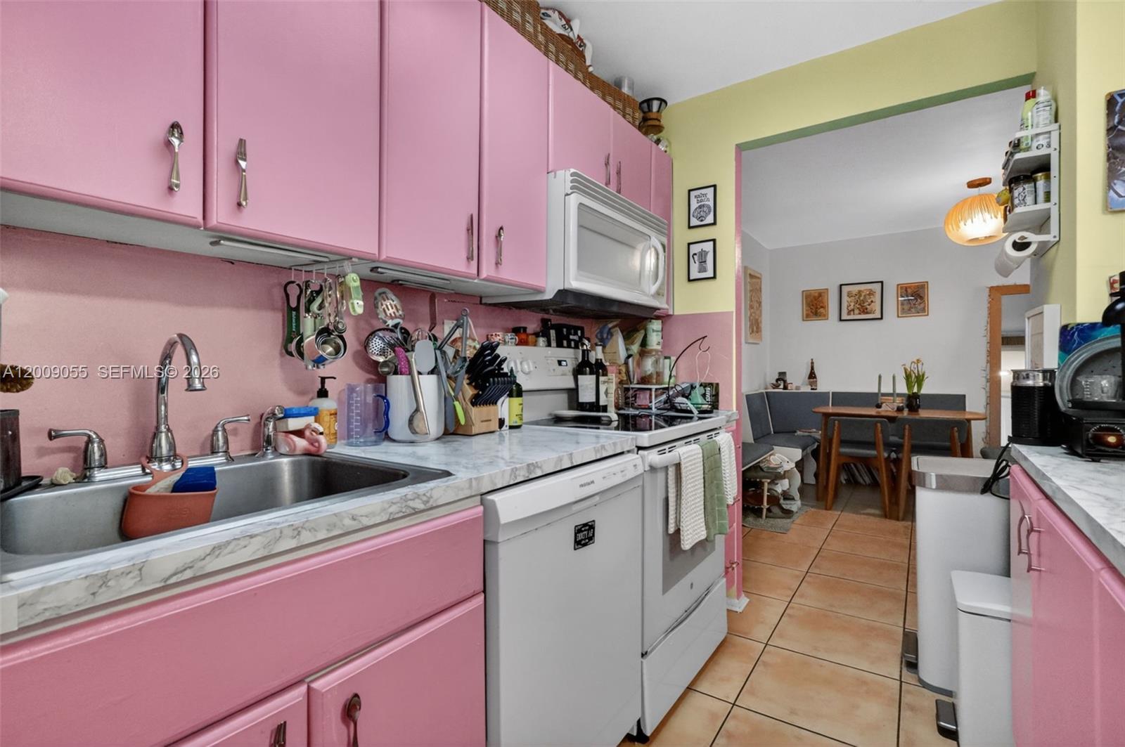 VIRGINIA OAKS CONDO - Residential