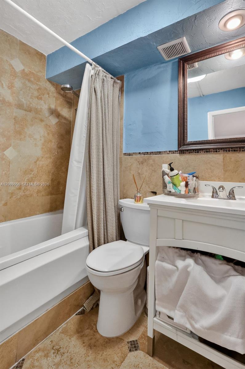 VIRGINIA OAKS CONDO - Residential