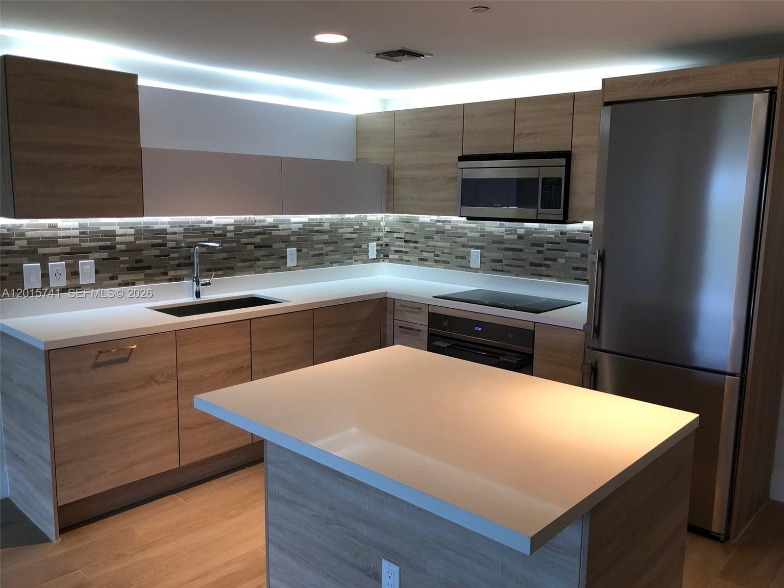 THE HARBOUR SOUTH CONDO - Residential