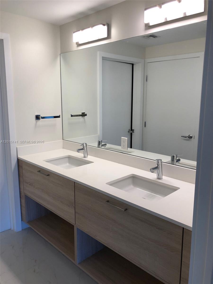 THE HARBOUR SOUTH CONDO - Residential