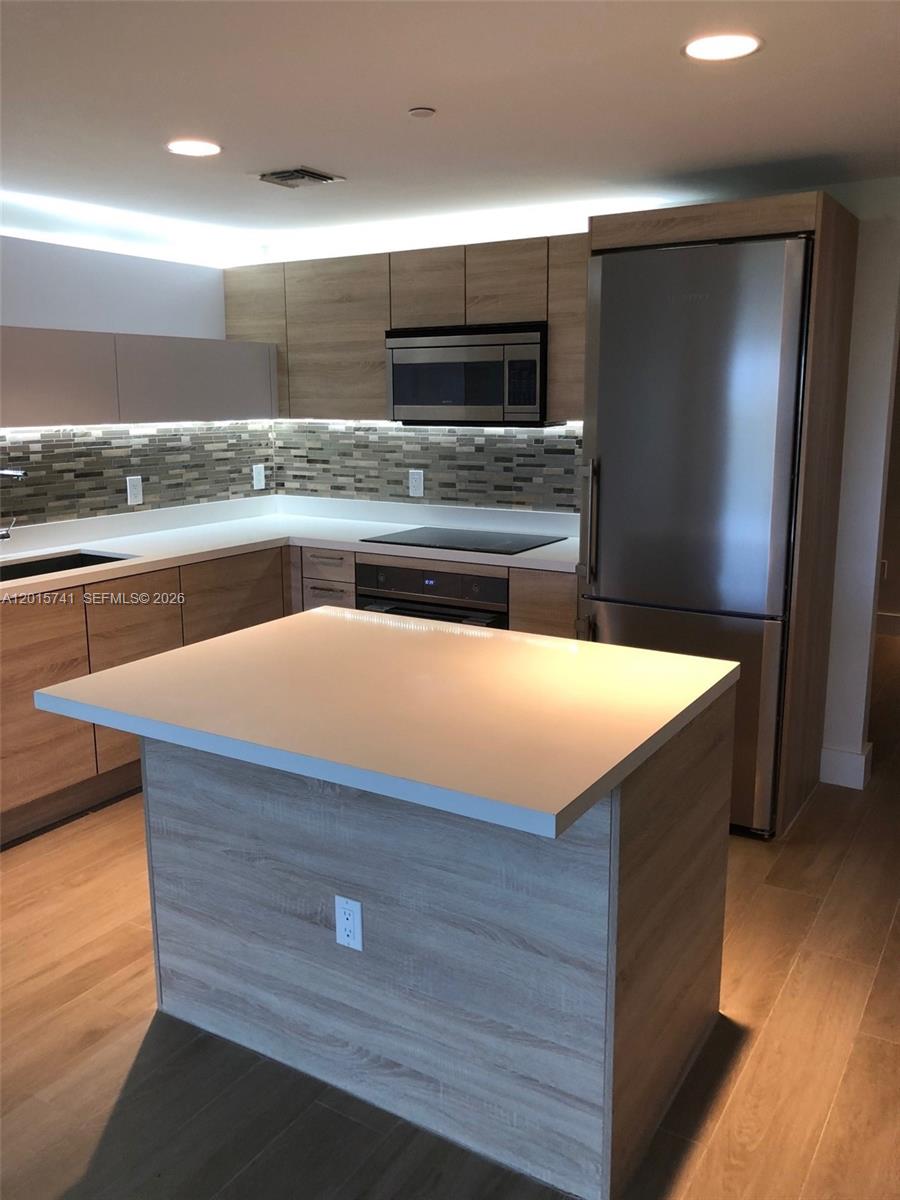 THE HARBOUR SOUTH CONDO - Residential