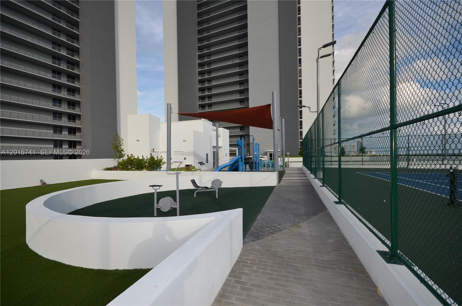 THE HARBOUR SOUTH CONDO - Residential
