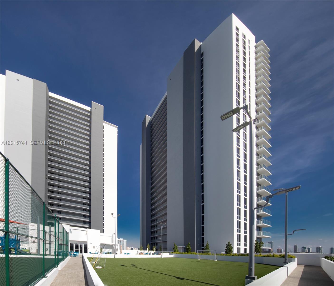 THE HARBOUR SOUTH CONDO - Residential