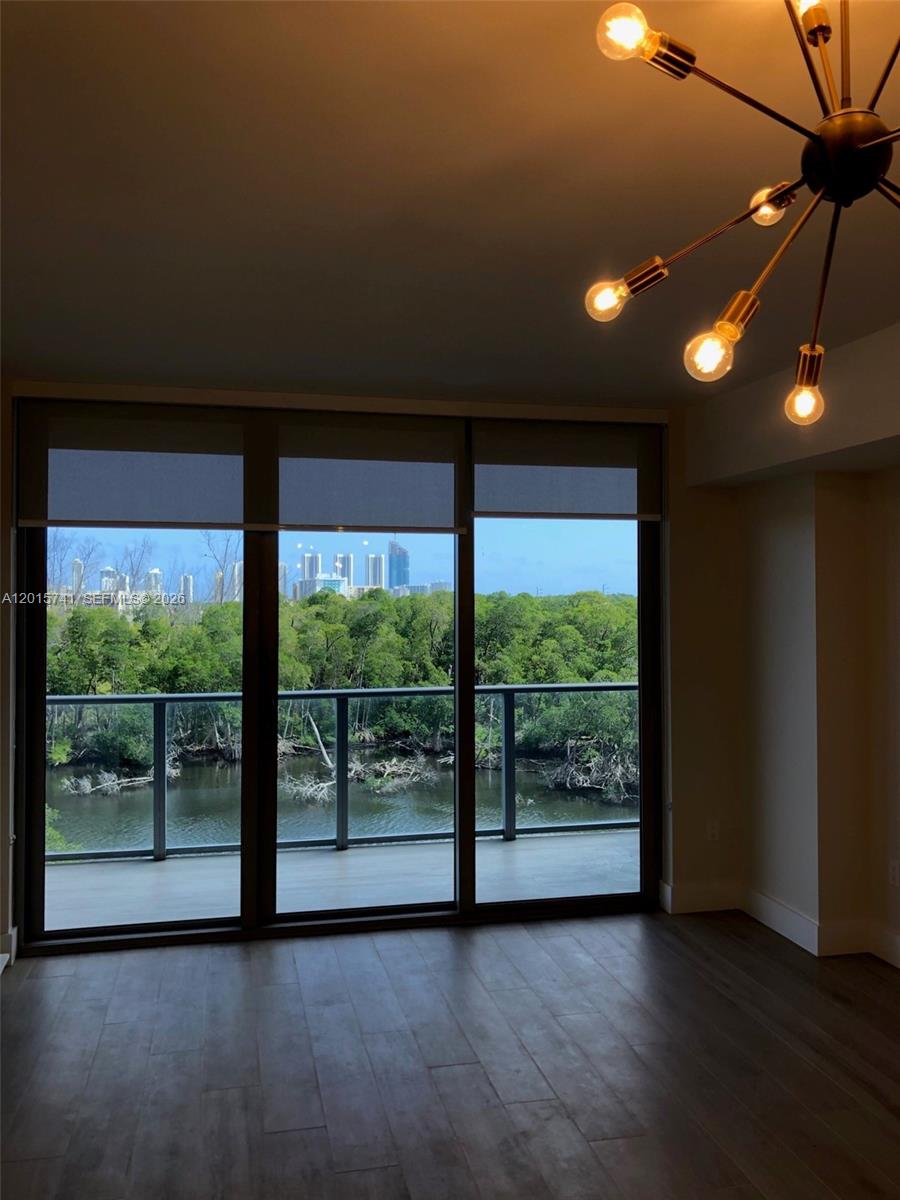 THE HARBOUR SOUTH CONDO - Residential