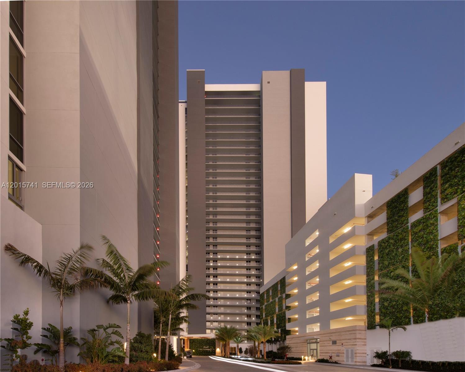 THE HARBOUR SOUTH CONDO - Residential