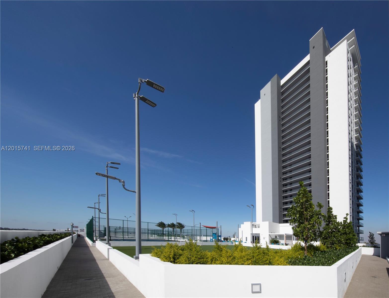 THE HARBOUR SOUTH CONDO - Residential